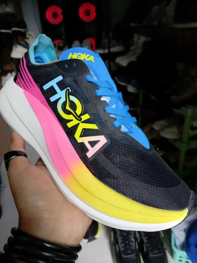 Dijual sepatu Hoka