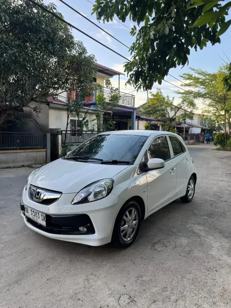 Di jual mobil Honda Brio E Satya 2014