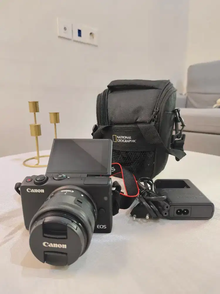 Kamera (second) Canon EOS M100 compact ringan mulus