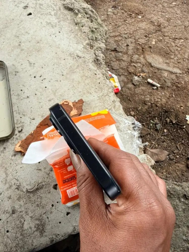 Di jual iphone 15 basic 128 gb