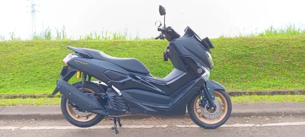 Yamaha NMAX black matte low KM 2018