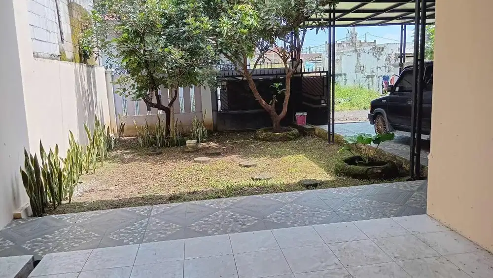 DIJUAL TANAH + BANGUNAN