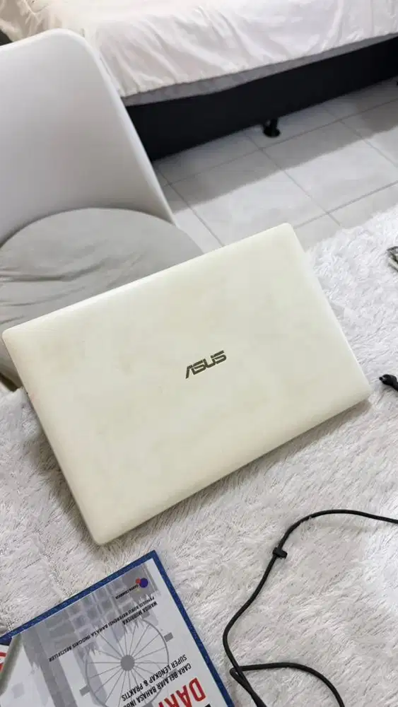 Laptop kecil asus