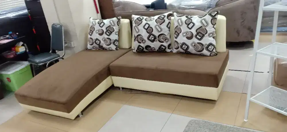 Sofa selonjor coklat bludru