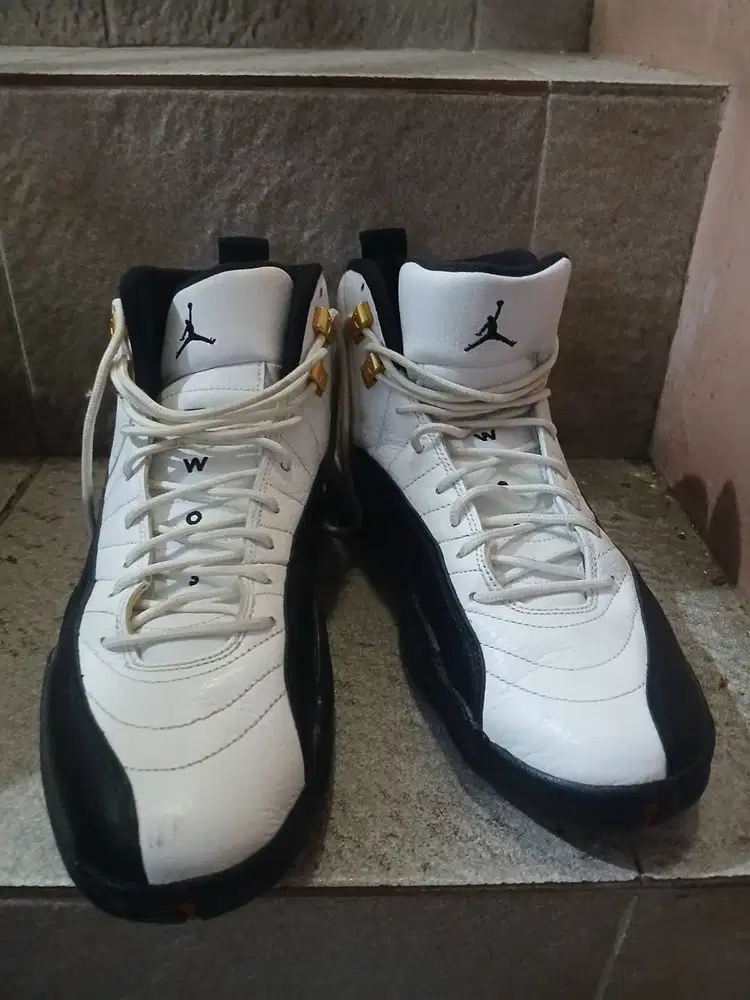 Sepatu Nike Mans Air Jordan Retro Taxi White Black