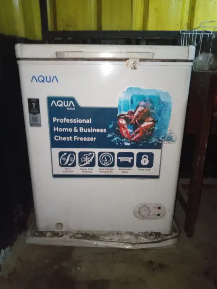 Freezer box merek AQUA 100L
