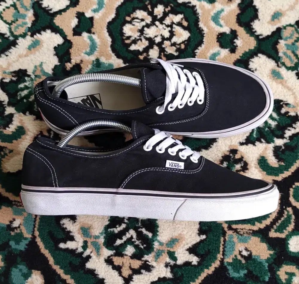Sepatu Vans Authentic BW Size 44