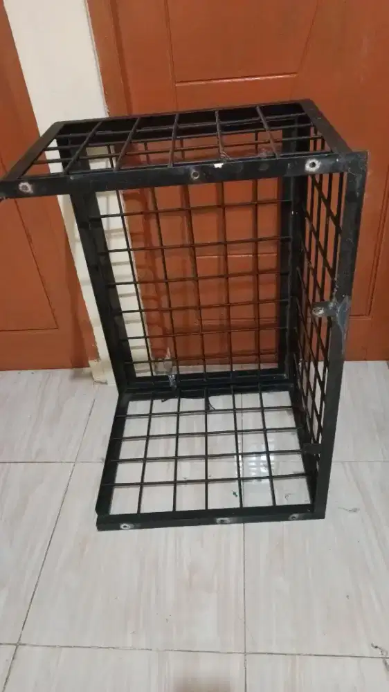 Kerangkeng AC Outdoor