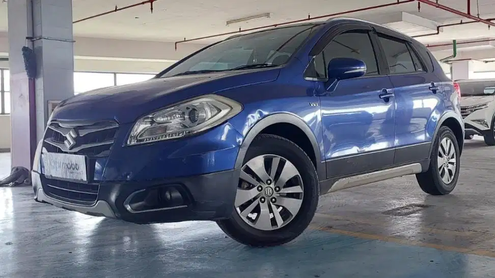 DP MURAH Suzuki SX4 1.5 S-Cross Bensin-MT 2016 Biru CZMQB