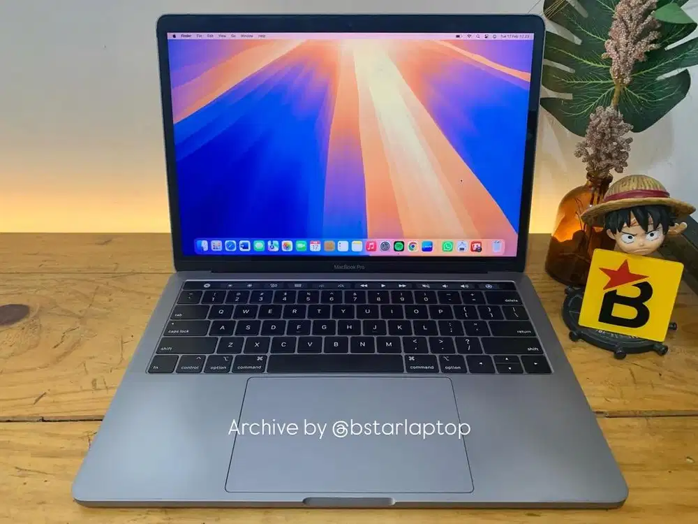 Macbook Pro Retina 2018 Touchbar Core i5 RAM 8 / 512 Backlit Keyboard