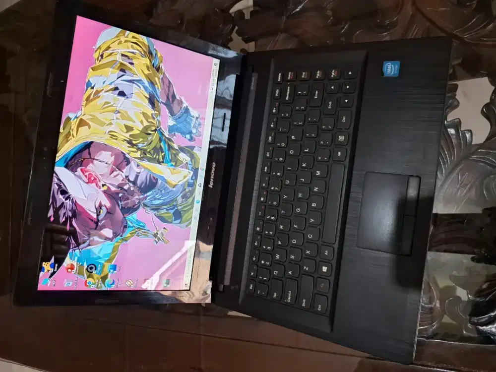 Laptop lenovo, N2840, ram 4gb, ssd 120gb+hdd 500gb, win 10 siap pakai