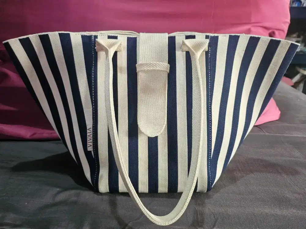 The Trapeze Tote (Isabella) VIVAIA