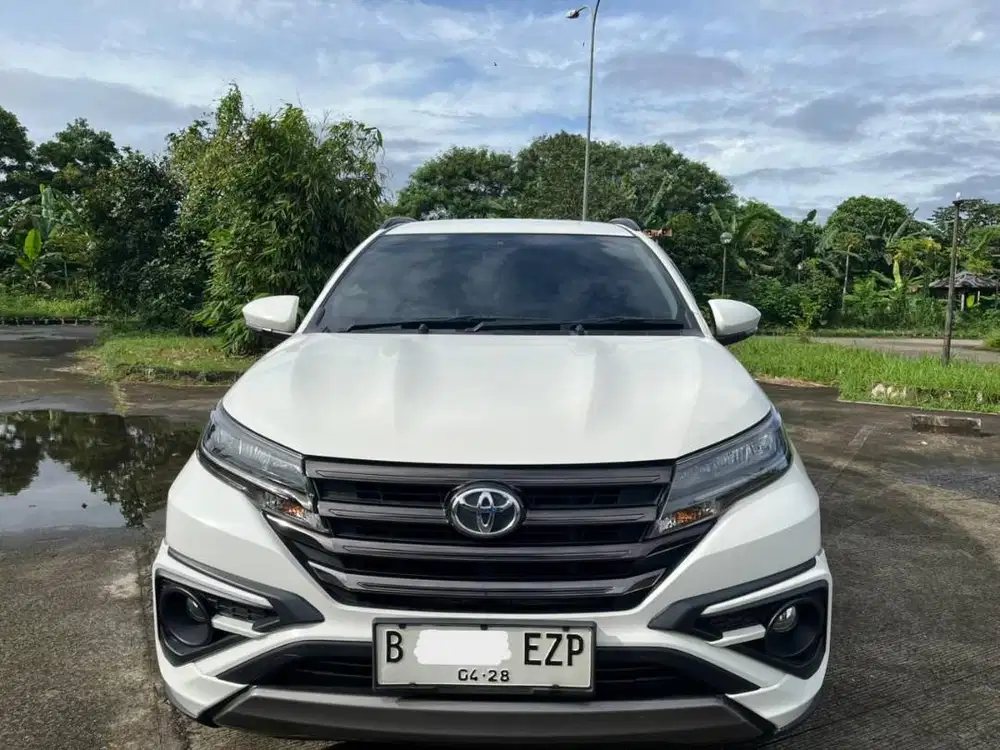 FULL SPEC SAFETY Toyota Rush GR Sport 2023 AT Putih-Tangan 1-KM 33rb
