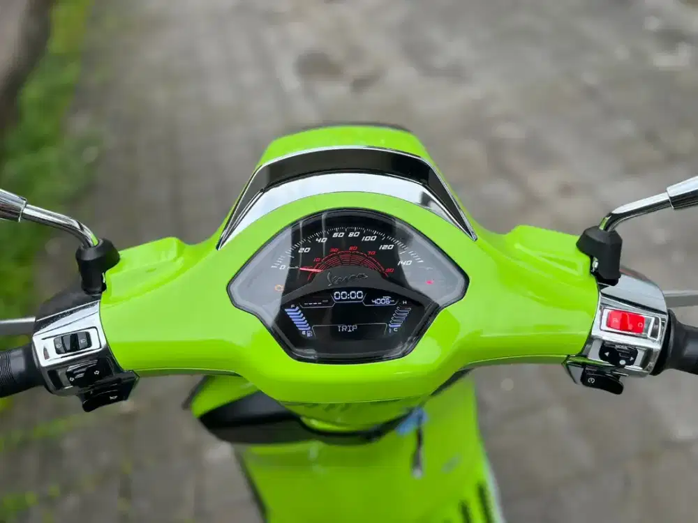 DIJUAL CEPAT MOTOR VESPA SPRINT 150 S 2025 LOW KILOMETER