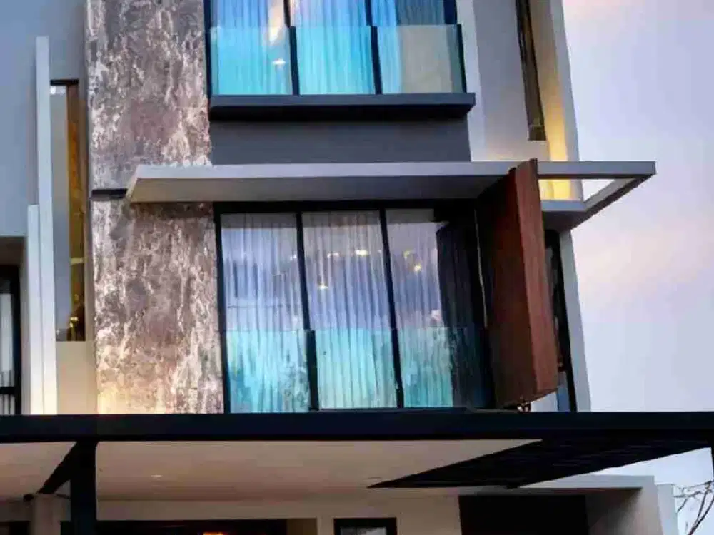 Dijual Rumah Mewah 3 Lantai 4+1  Dekat Mall/Toll di Jakarta Timur