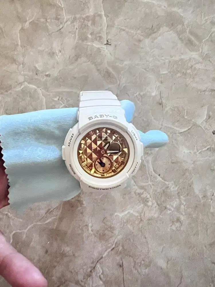 Baby G Putih Original, dalam nya gold, tali ruber masih putih mulus.