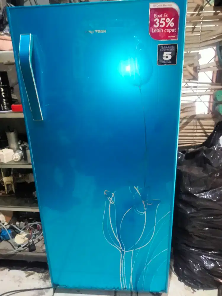 Kulkas Polytron 1 pintu normal model terbaru beku