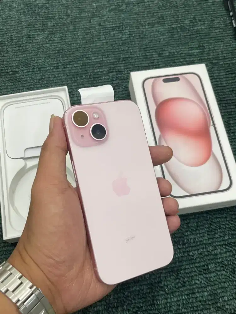 Iphone 15 128 resmi iBox lengkap kondisi sangat mulus terawat hb 100%