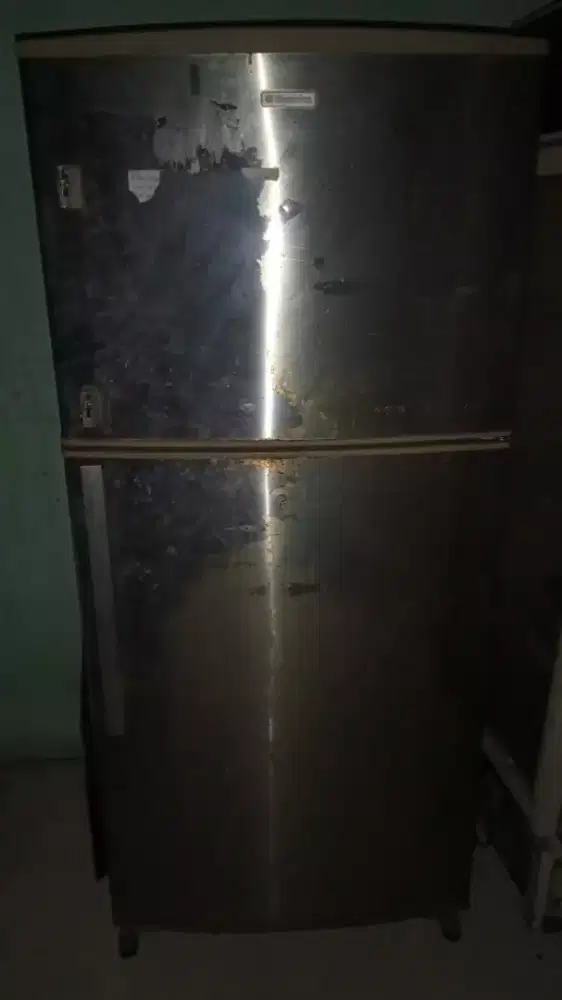 Menerima jual beli kulkas bekas borong atau satuan