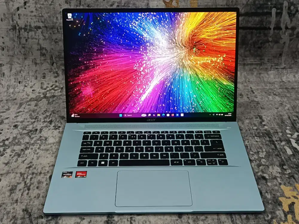 Acer Swift SFA16 Ryzen 7-6800U 16GB 1TB Slim 4K OLED Display Like New