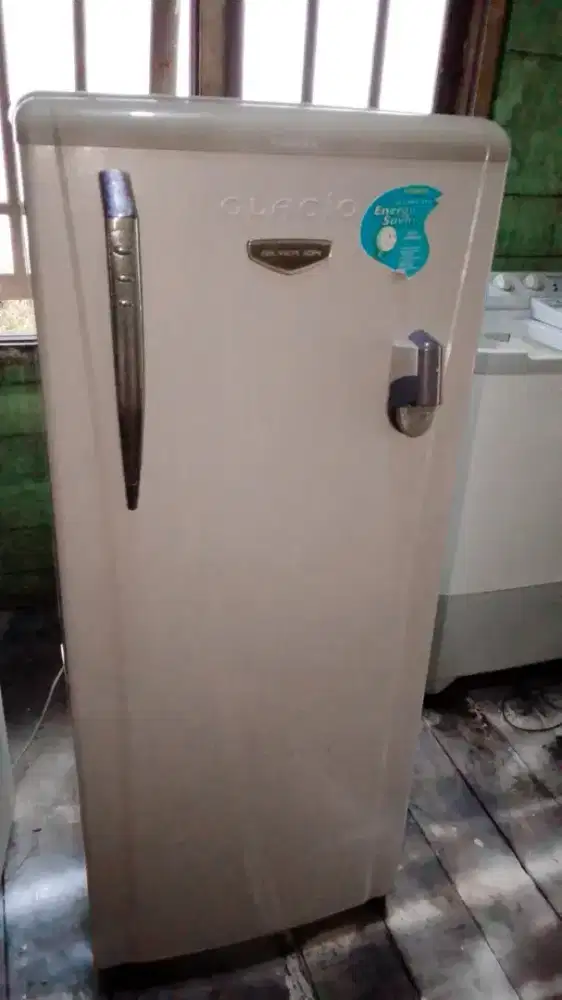 Kulkas 1pintu Tosibha Glacio ukuran tinggi.