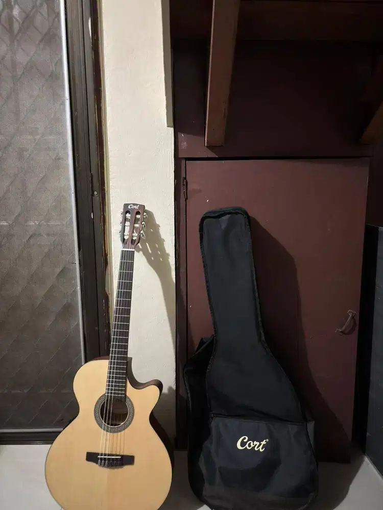 Gitar Akustik Klasik Nylon Muluss