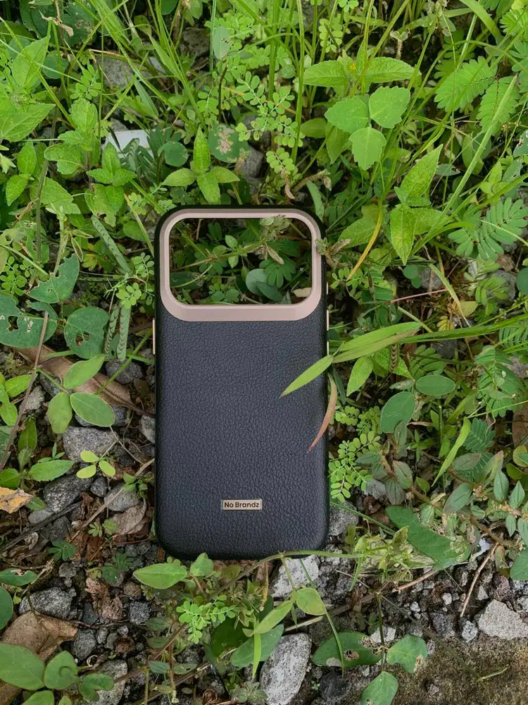 No Brandz Grand Lux Magnetic Leather Case iPhone 17 Pro