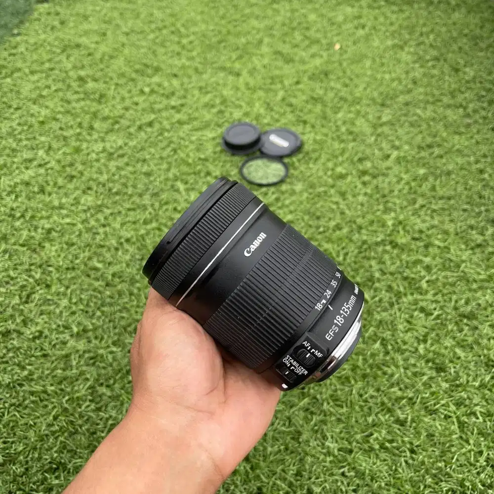 lensa Canon efs 18-135mm f3.5-5.6 is mulus no dus box