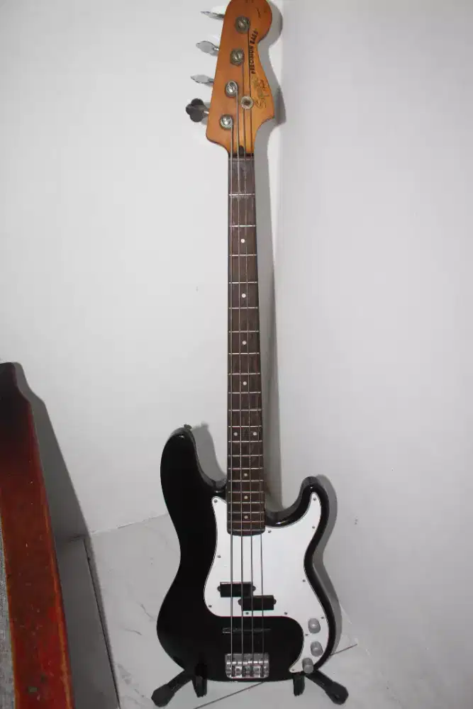 Bass squier precision special