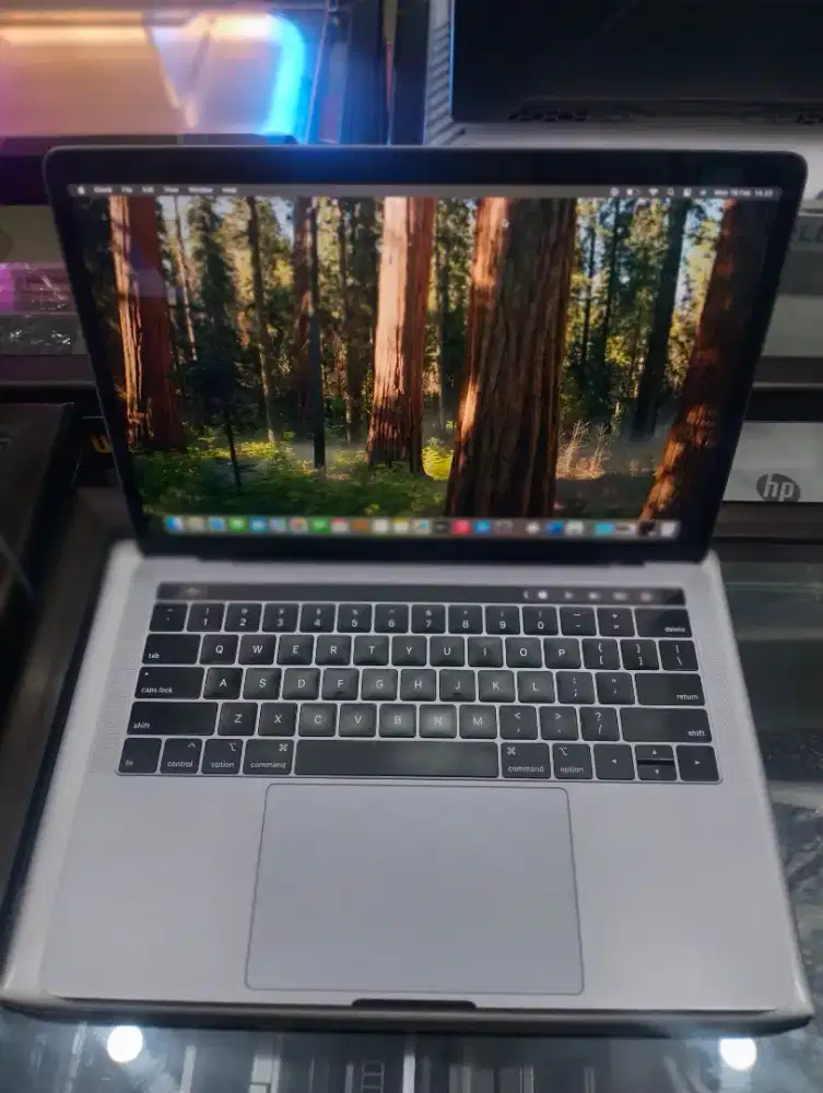 Macbook pro 2019 core i5 Ram 8/512 Touchbar