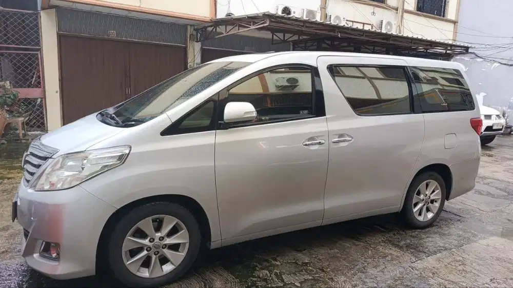 Toyota Alphard (2012)