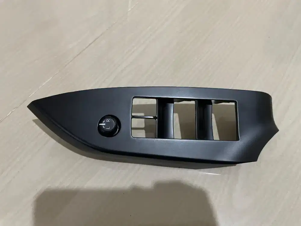 Cover spion dan power window innova reborn G