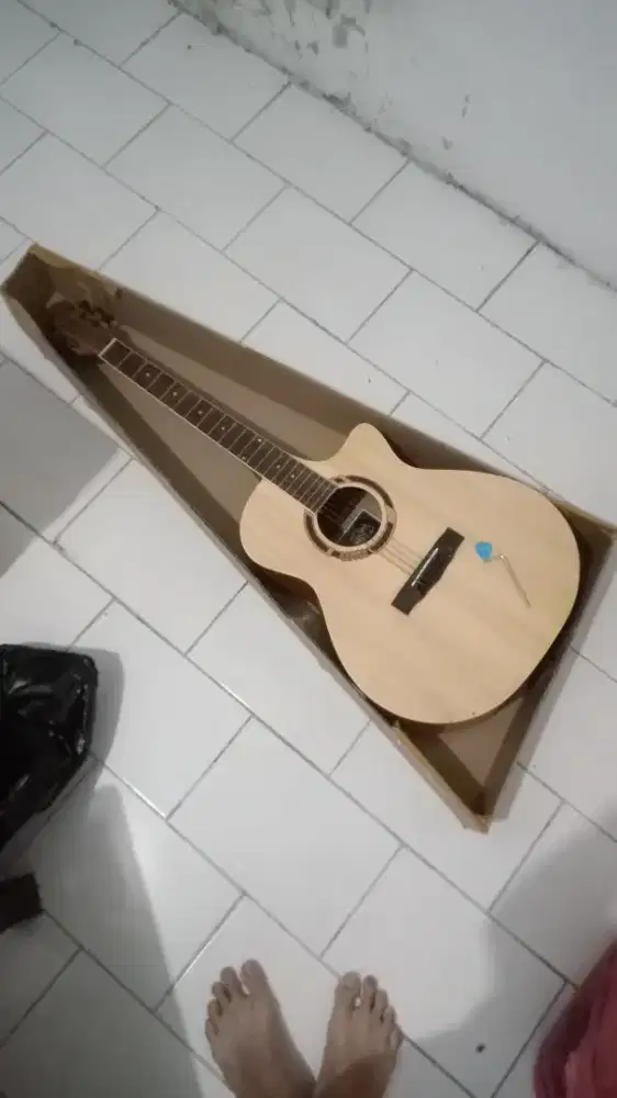 GITAR AKUSTIK MEREK JR SANJAYA