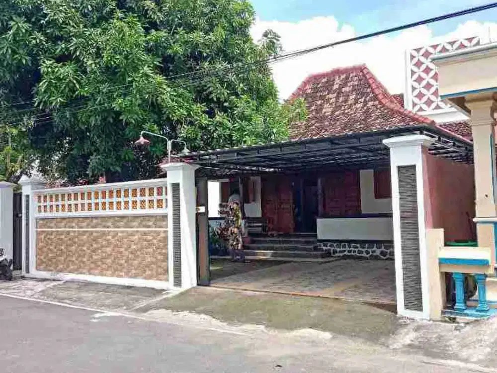 rumah klasik Joglo nyaman asri di paulan Colomadu