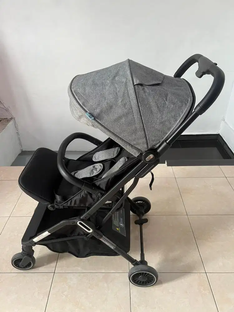 Stroller bayi Chris & Olins auto folding dan cabin size