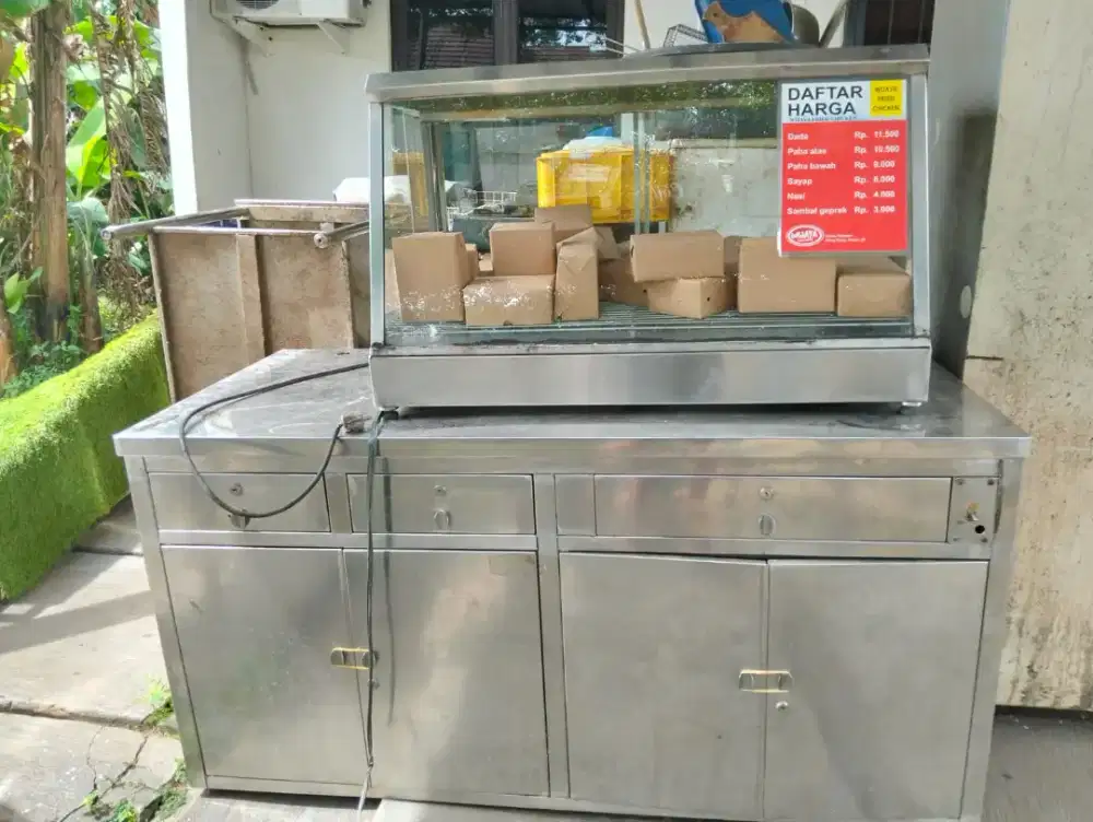 Dijual 3 unit etalase, meja kabinet, meja olah stainless