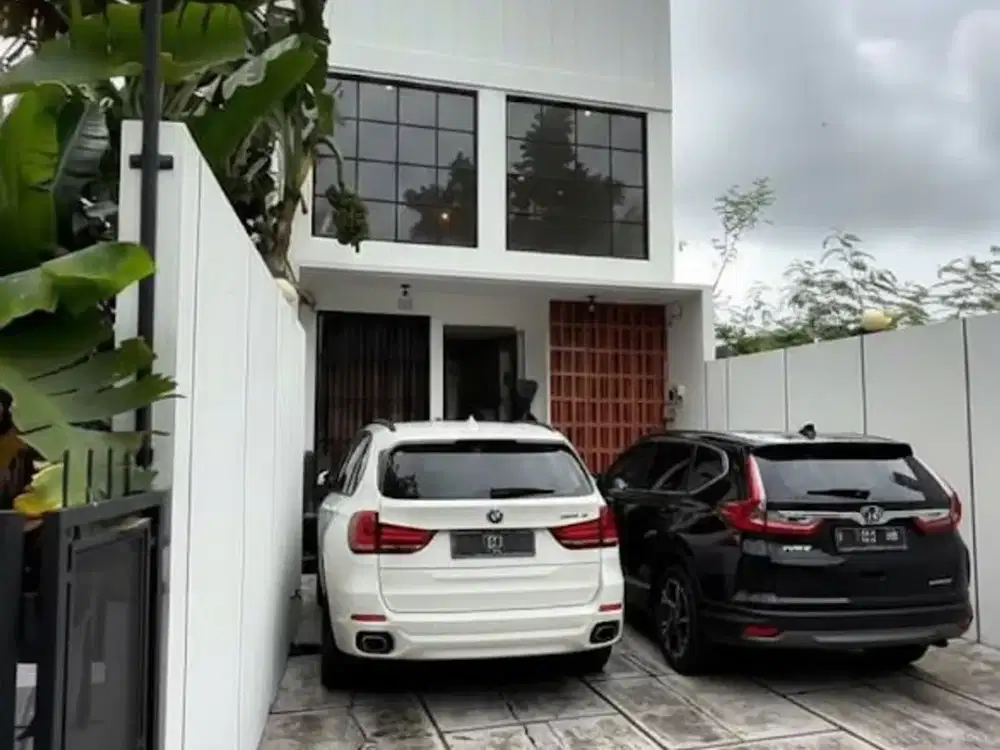 Villa cantik estetik 2 lantai dengan kolam renang dan view sawah di Jalan Damai, Ngaglik, Sleman