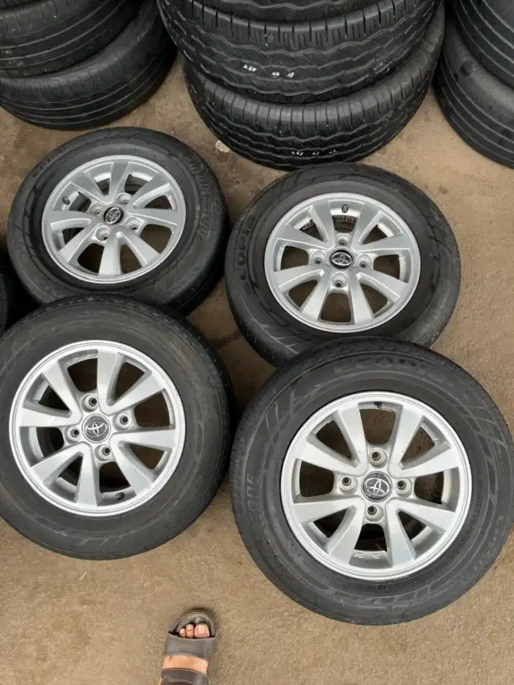 Velg original all new Avanza ring 14 pcd 4x114,3 ban 185/70 R14