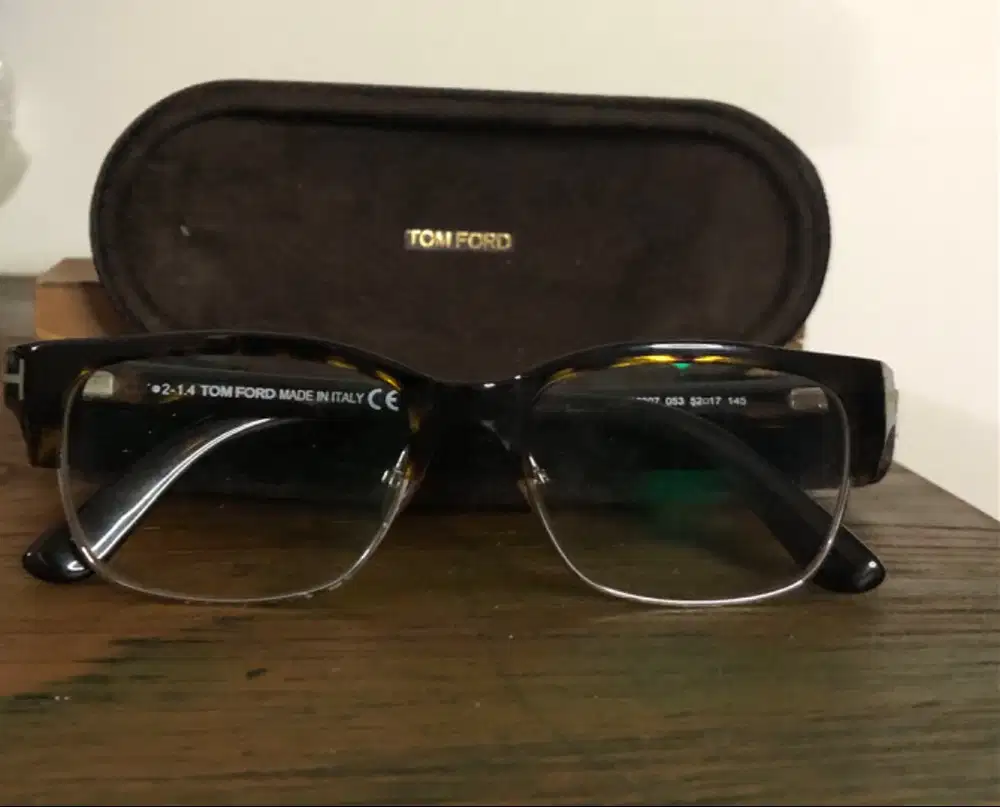 Kacamata Baca Tomford