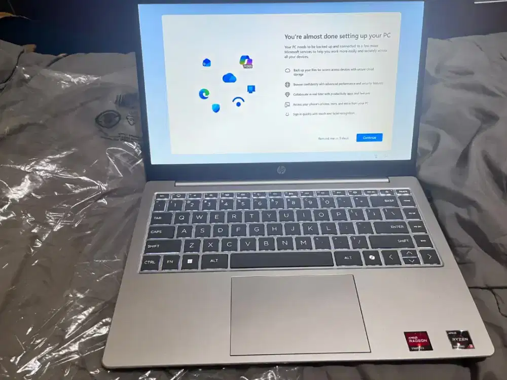 Laptop HP 14 Ryzen  3 7320U with Radeon Graphic