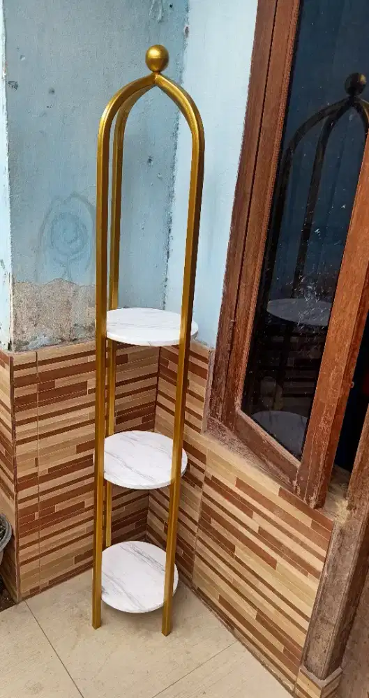 Rak pajangan model sangkar