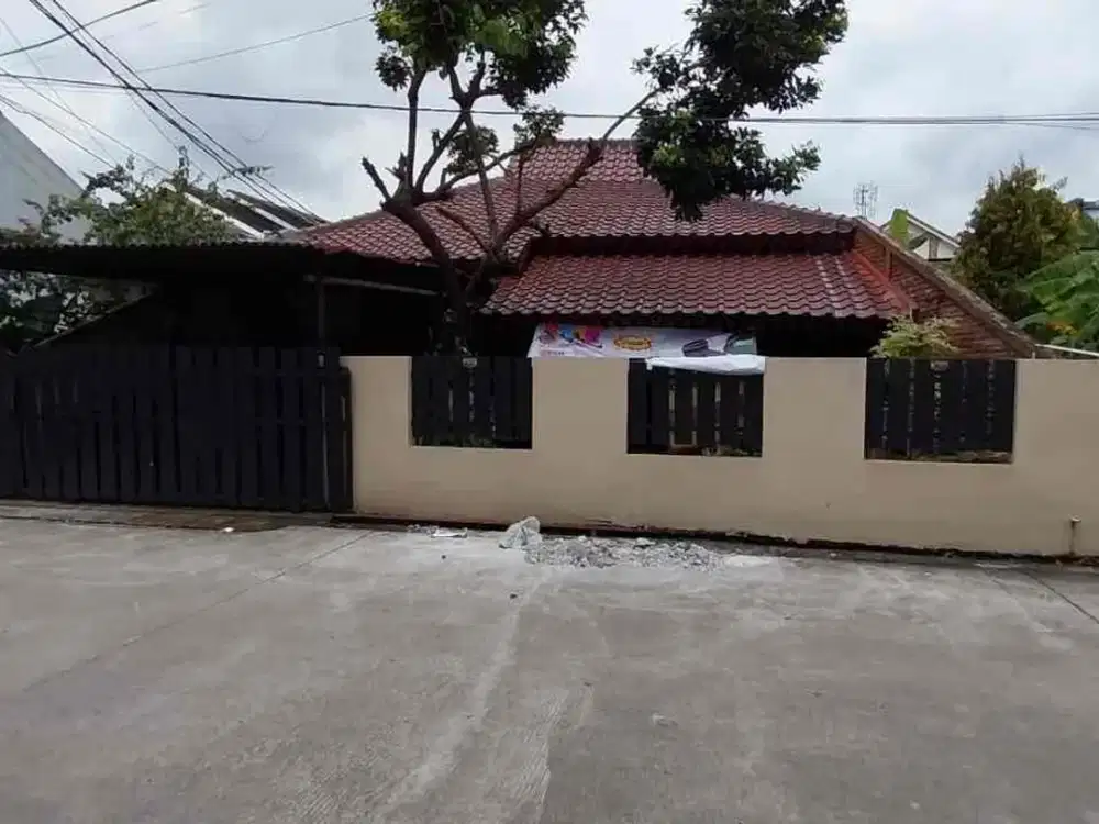 Rumah bagus dan kokoh di komplek Jakarta Timur