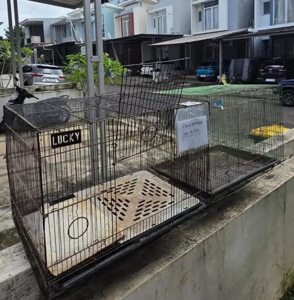 2 buah Kandang Kucing bekas