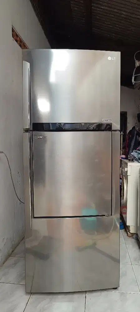 Kulkas two door Lg smart inverter 
Masih original