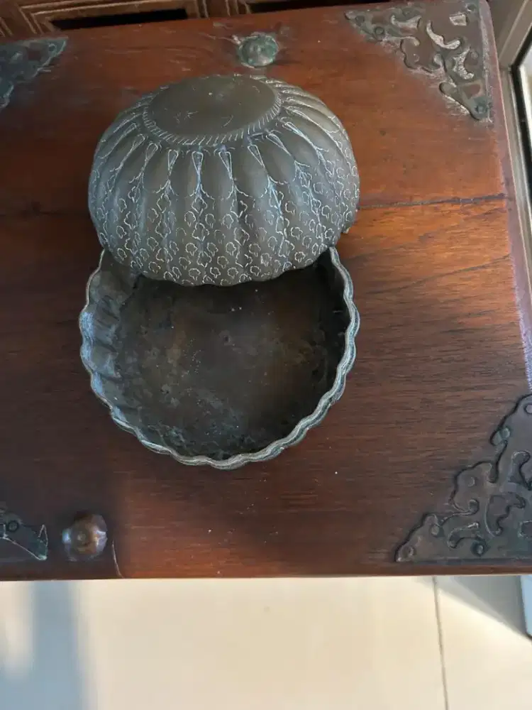 bokor kuningan,hanya belum di poles aja