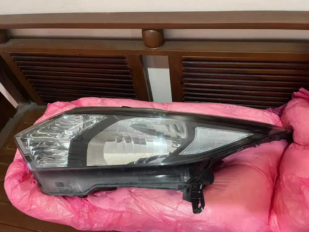 Lampu Depan honda HRV 2015 Ori Halo (sepasang)