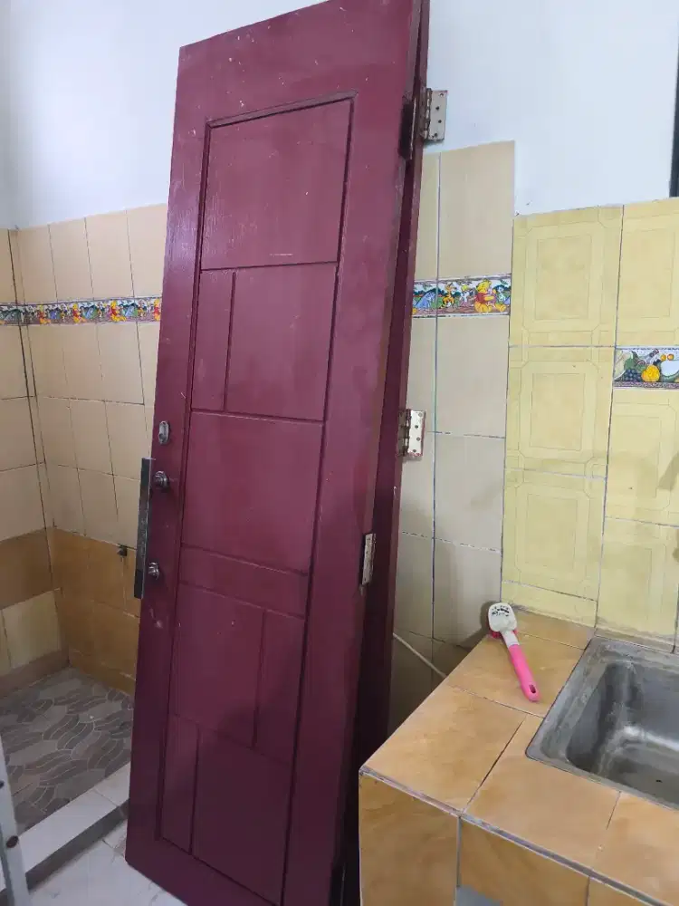 Pintu dan jendela kaca bekas