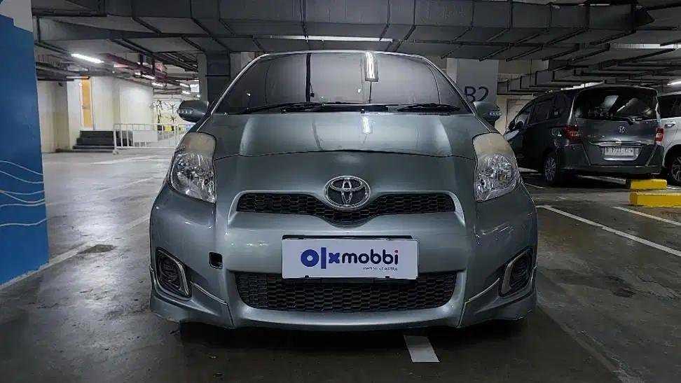 TDP 5,JT, TERMURAH Toyota Yaris 1.5 E Bensin-AT Silver 2012
