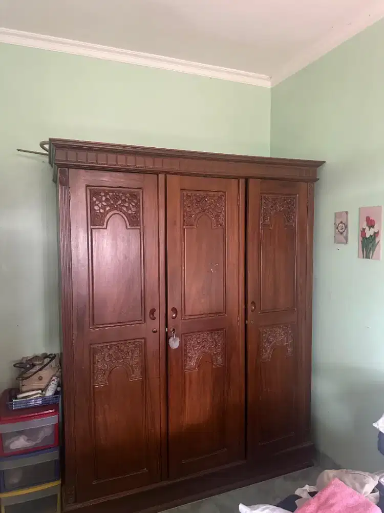 lemari baju jati
