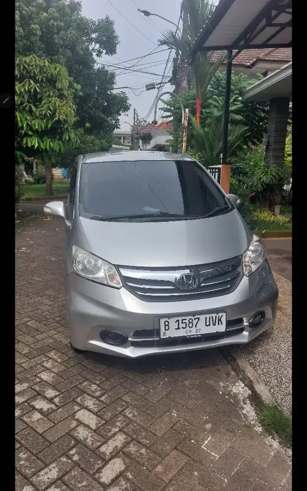 Honda Freed 2012/2013 tipe tertinggi istimewa